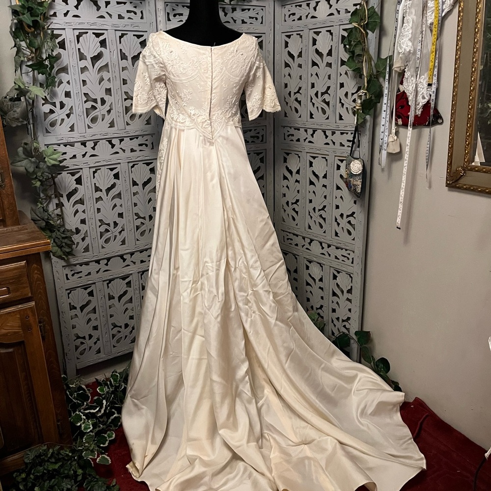 VINTAGE WILLIAM CAHILL BEVERLY HILLS RARE CHANTILLY LACE IVORY WEDDING DRESS - Picture 7 of 12